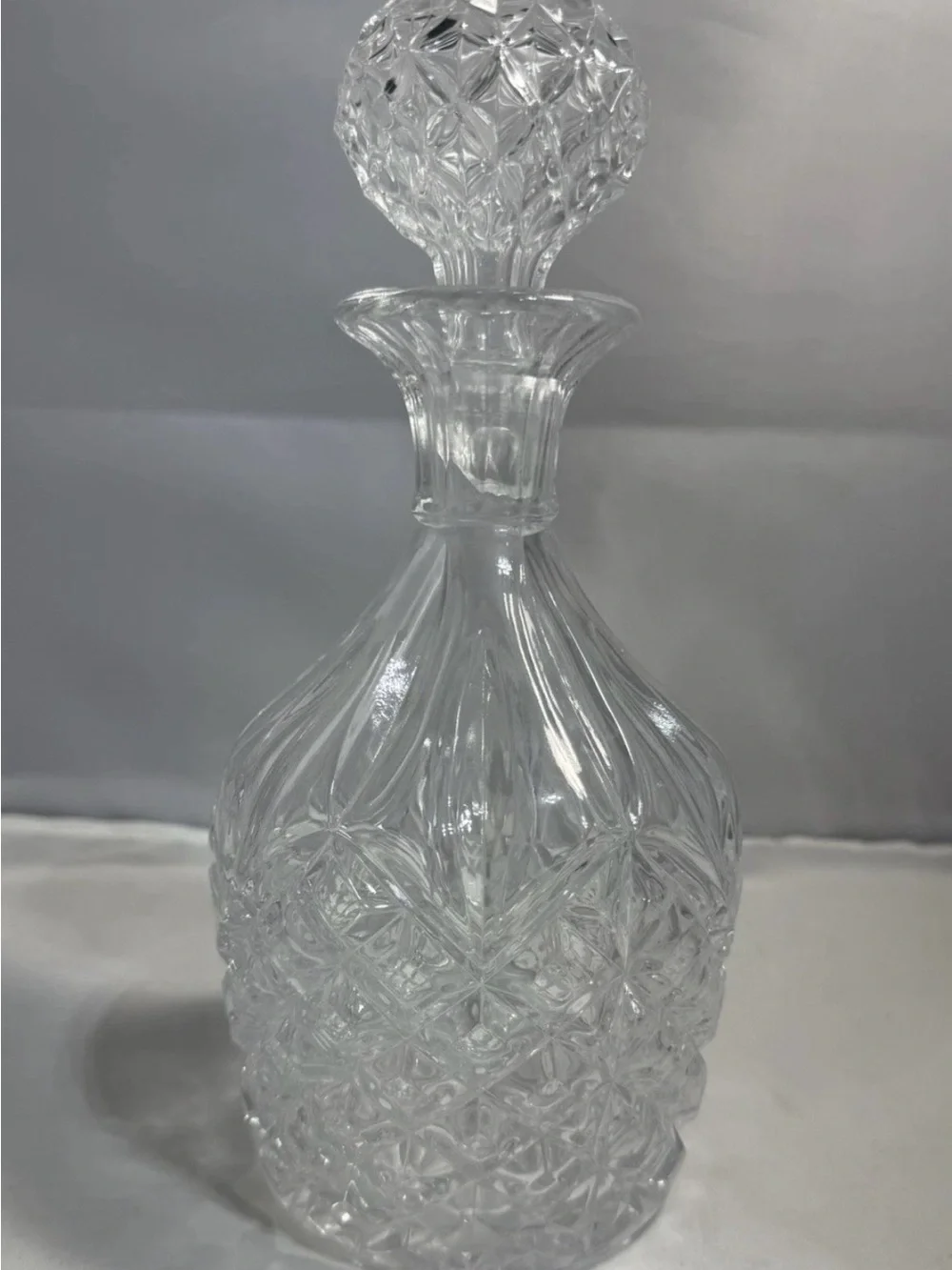VTG Pineapple Cut Crystal Decanter w/Stopper Flaw Elegant Refined Hollywood Glam